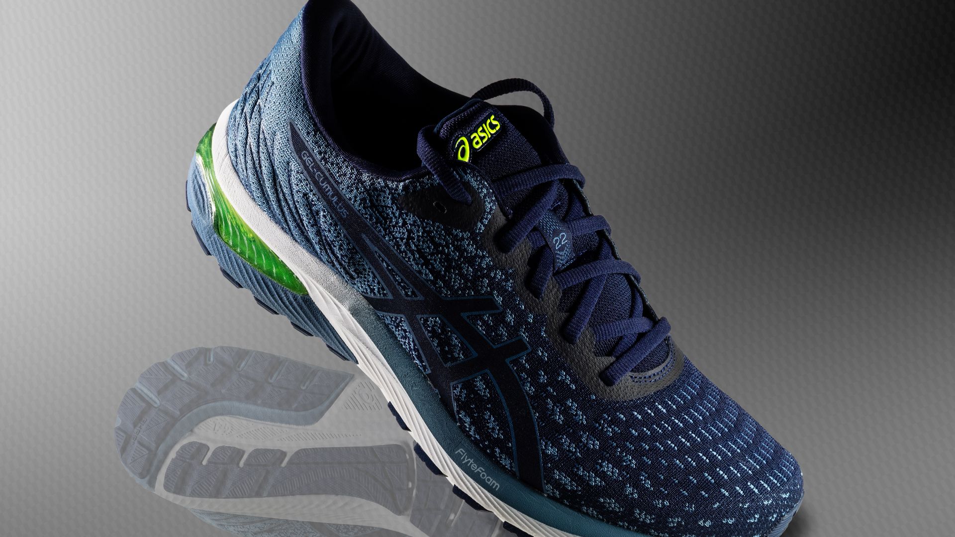 File:Asics Gel-Cumulus 22.jpg