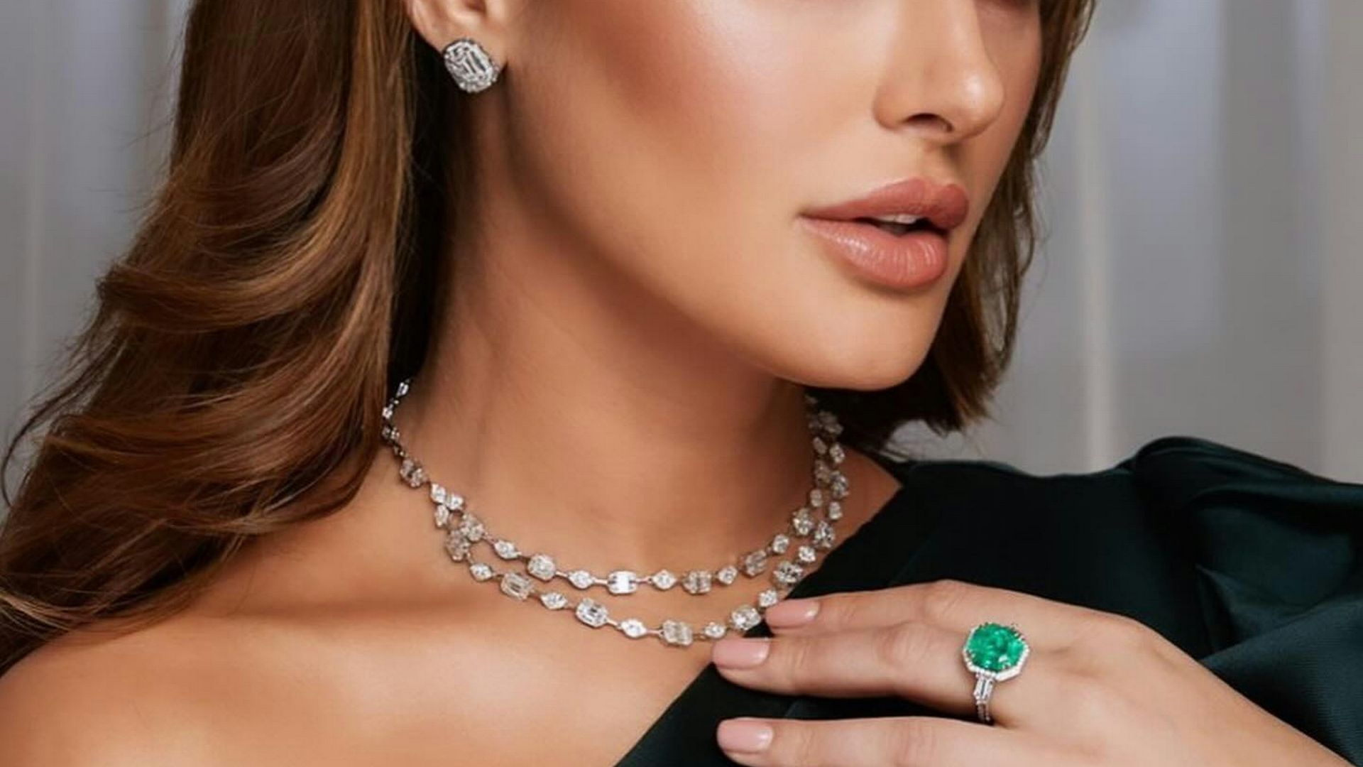 A woman wearing a green dress and a necklace