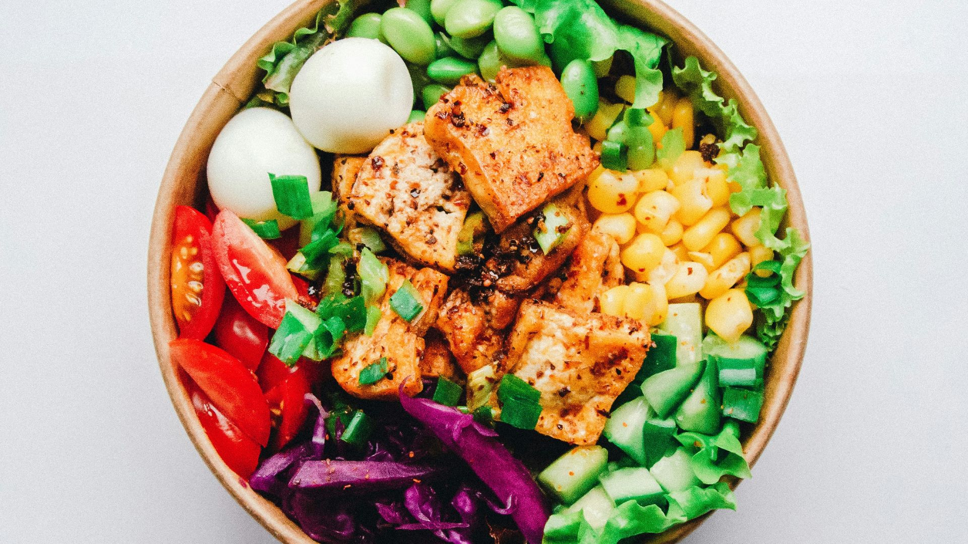 vegetable and meat on bowl