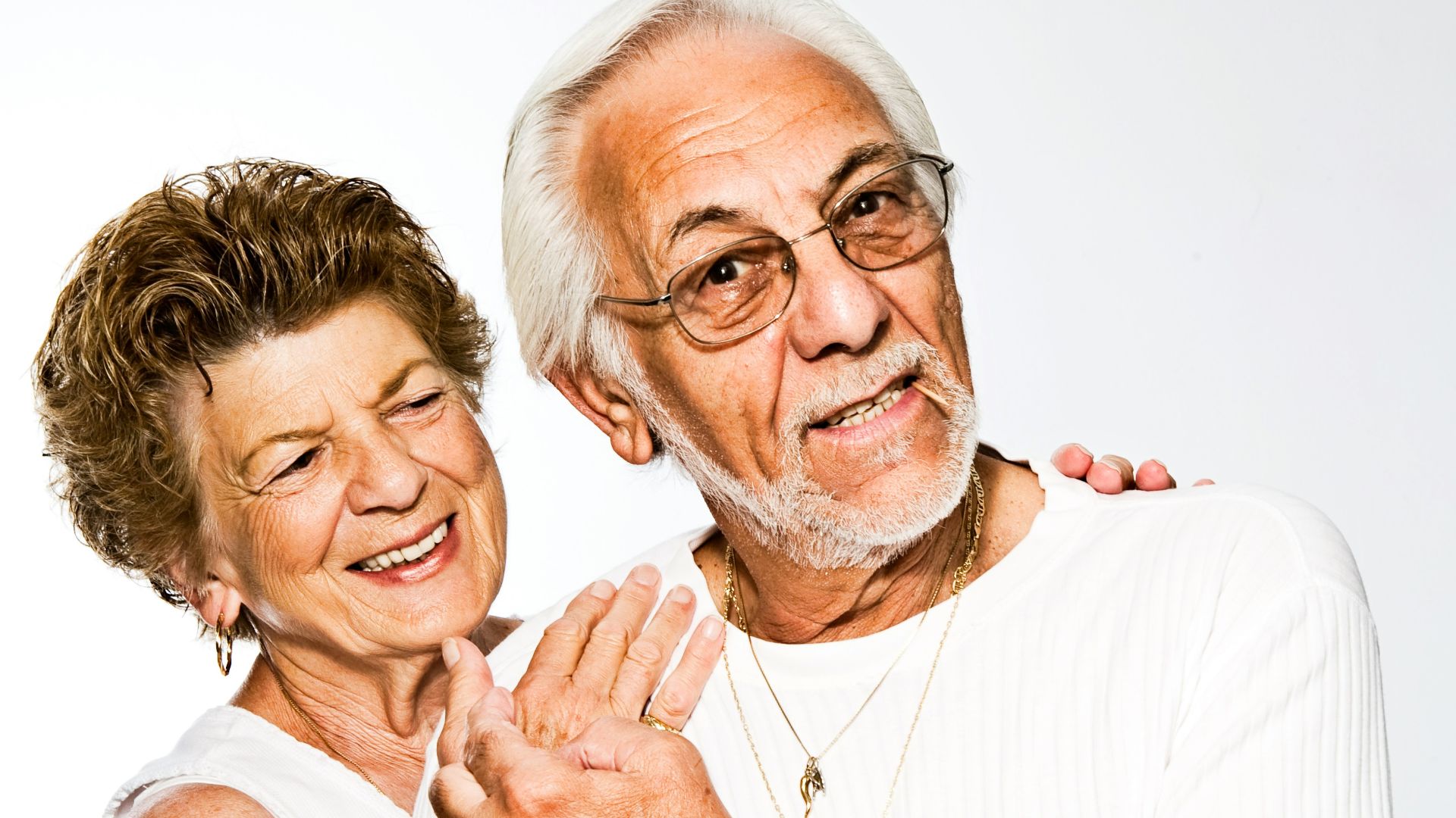 men's white crew-neck T-shirt