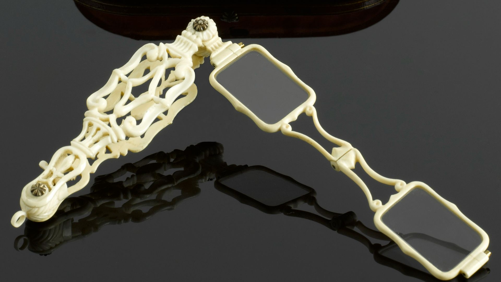 File:Lorgnettes, Bologna, Italy, 1857 Wellcome L0059073.jpg