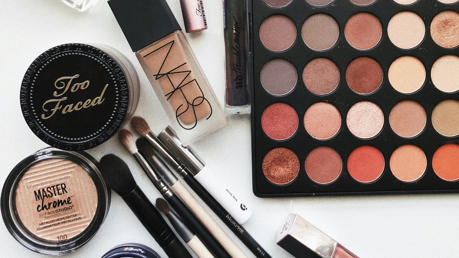 close-up photography of assorted cosmetics