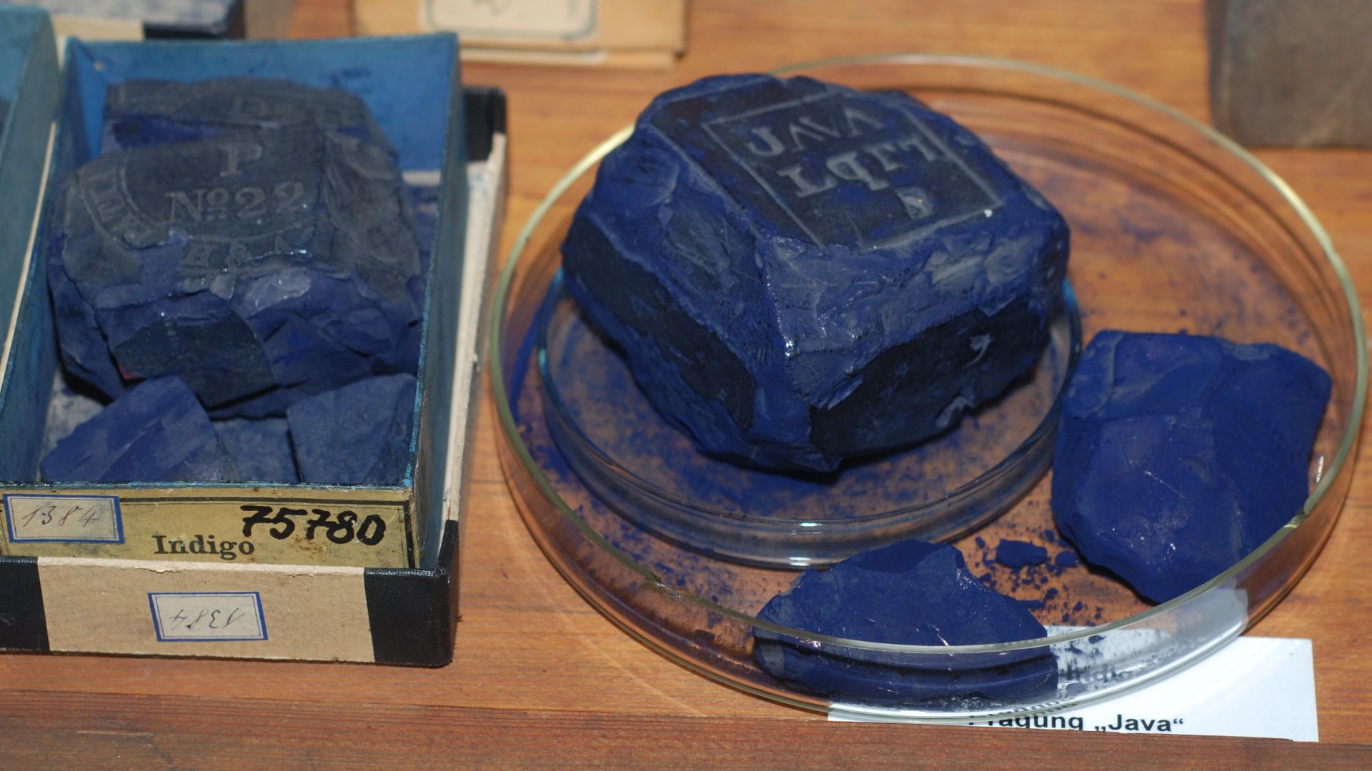 File:Historische Farbstoffsammlung DSC 0057.JPG