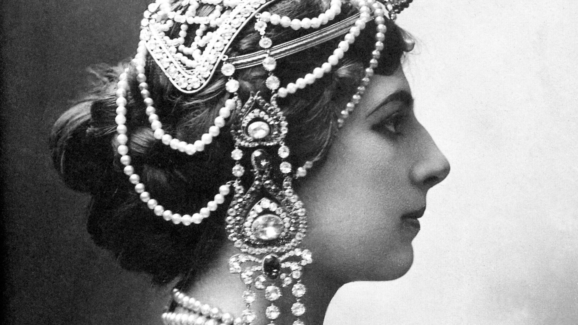File:Mata-Hari 1910.jpg