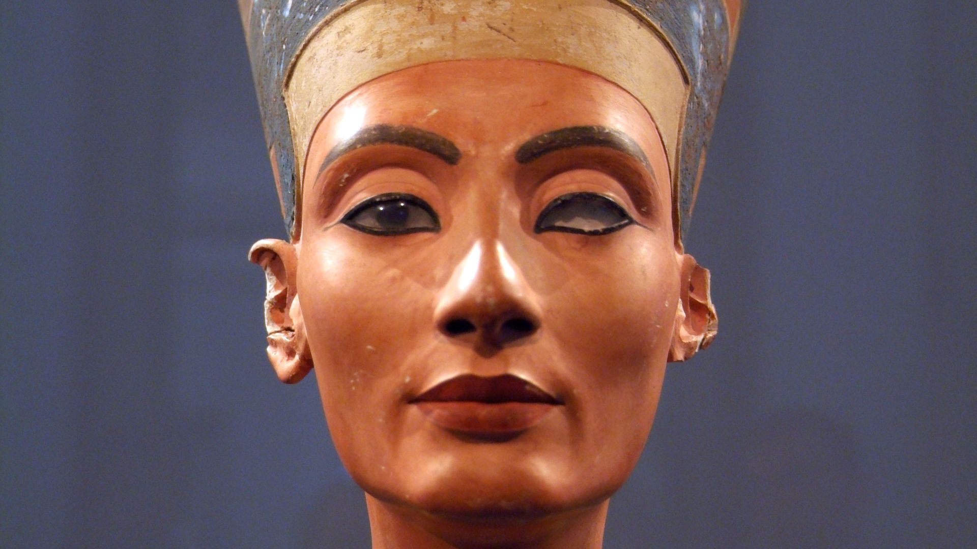 File:Nefertiti (Nofretete in Berlin).jpg