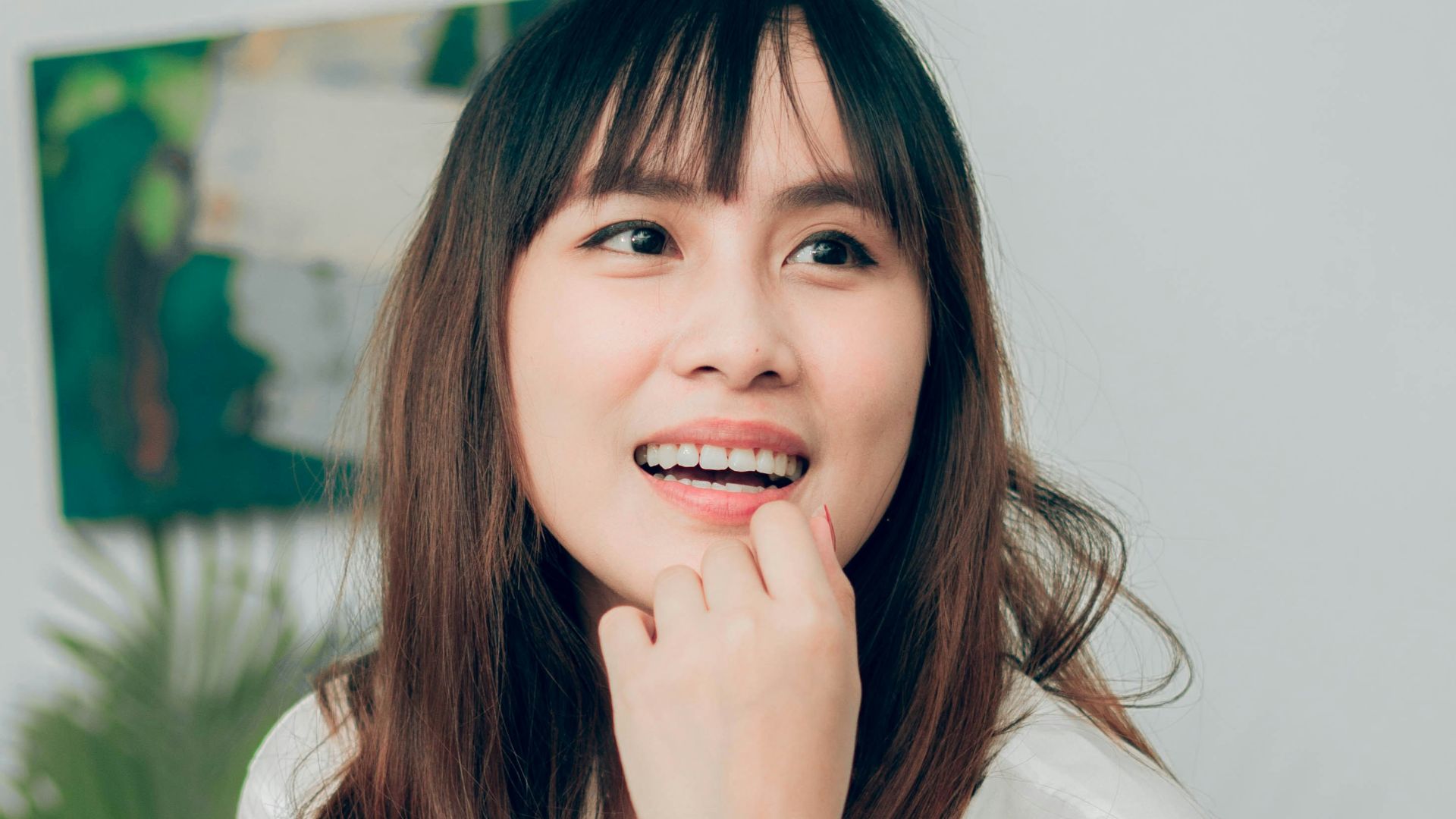 woman in white long sleeve shirt