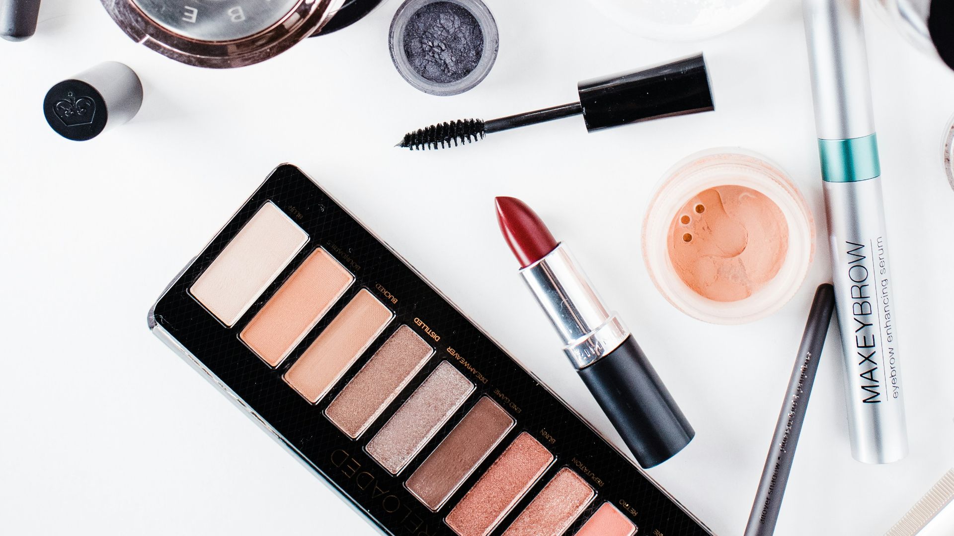 assorted color make up brushes