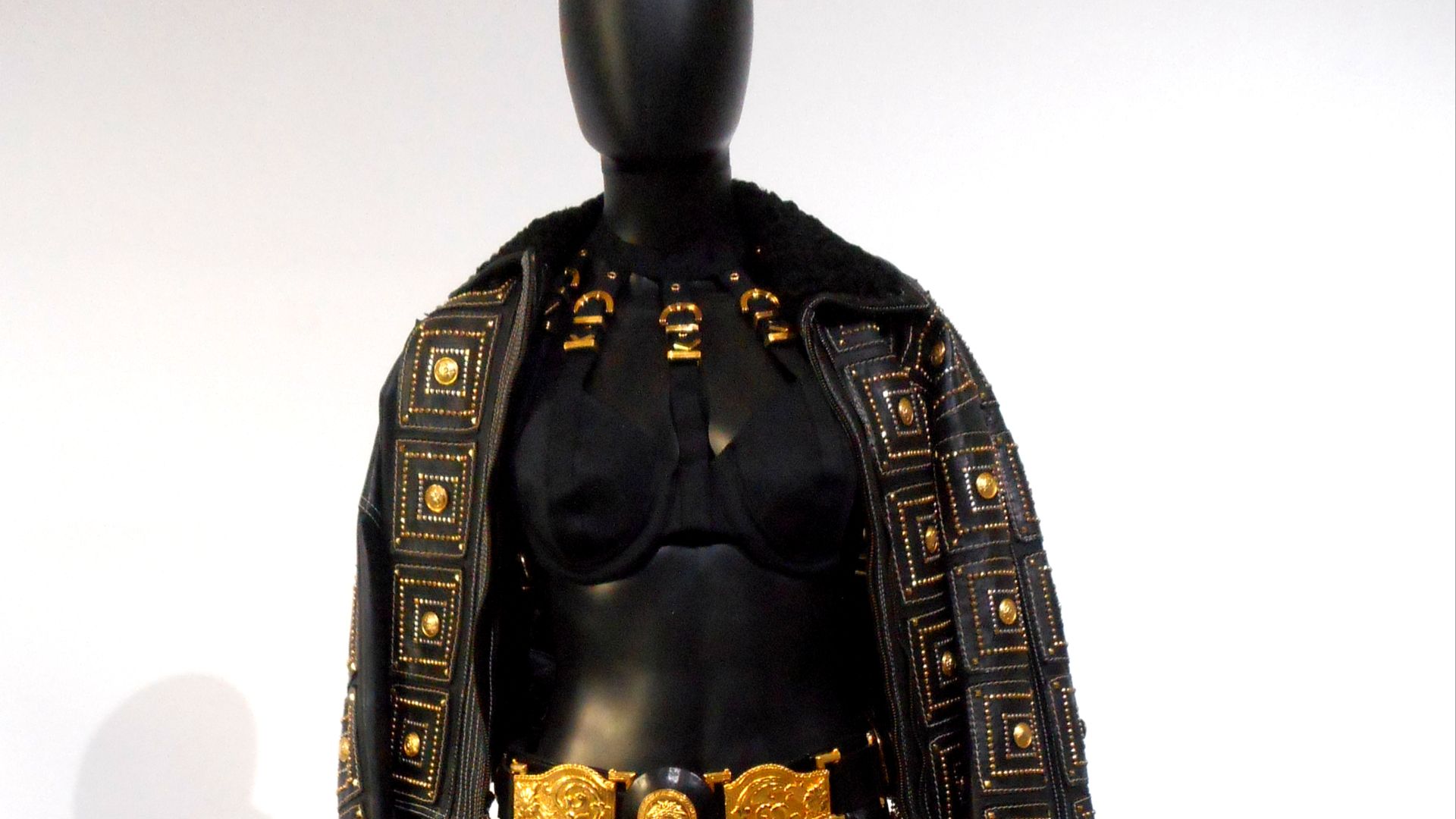 File:Gianni Versace - Magna Grecia Tribute 09.jpg