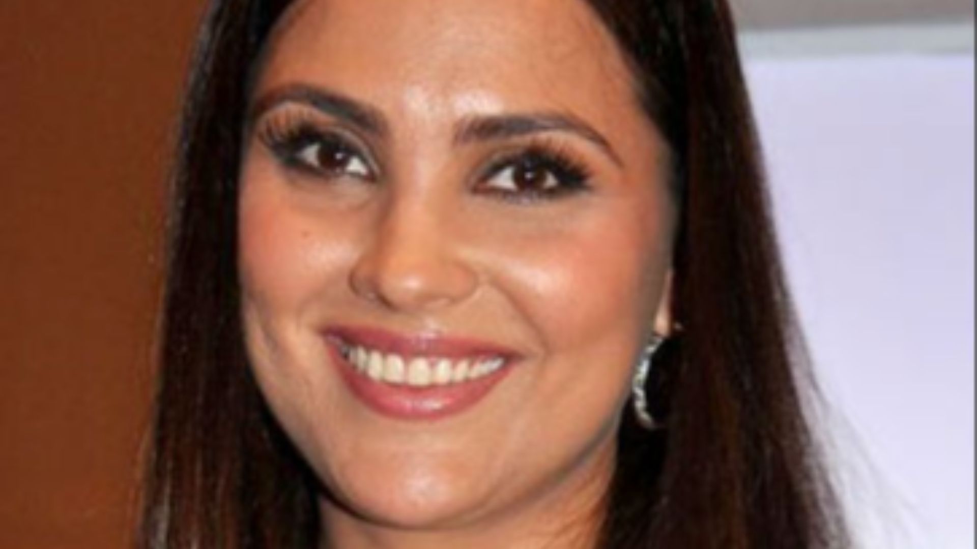 File:Lara Dutta launches her 'Prenatal Yoga' DVD (8)(cropped).jpg