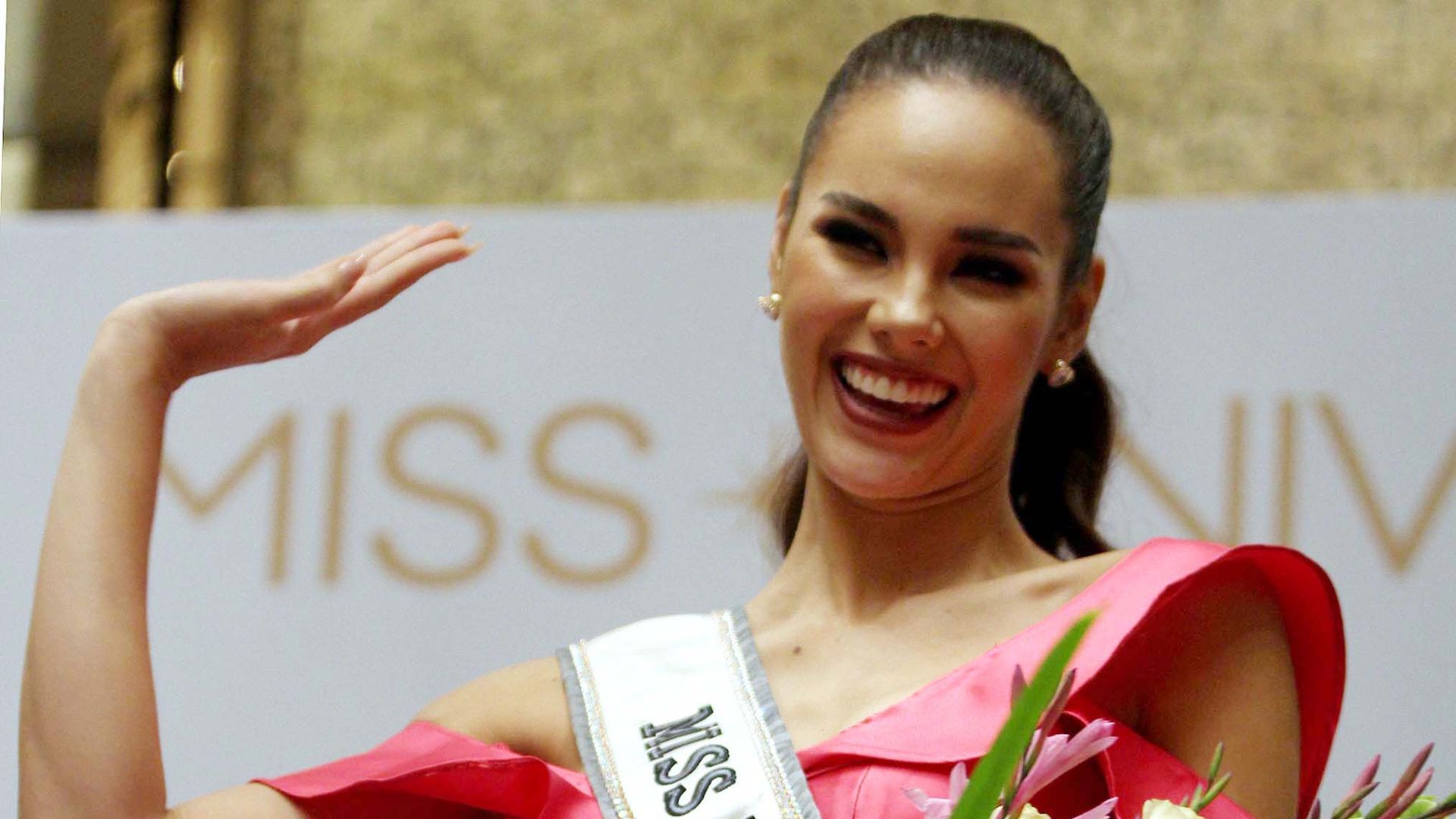 File:Catriona Gray Frontrow Cares.jpg