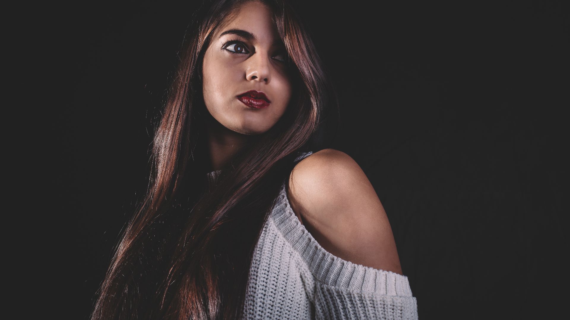 File:Model Features (Unsplash).jpg