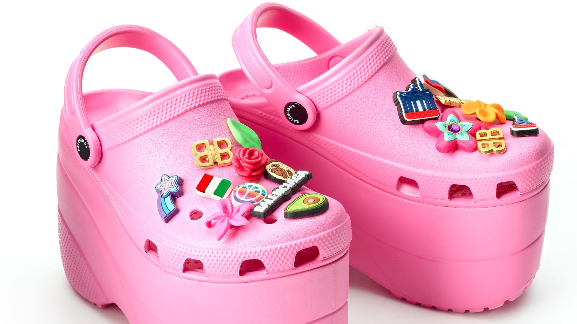 File:Balenciaga Crocs 2018 Foto LVR ZMB Annette Hiller ARTOTHEK jpg.jpg