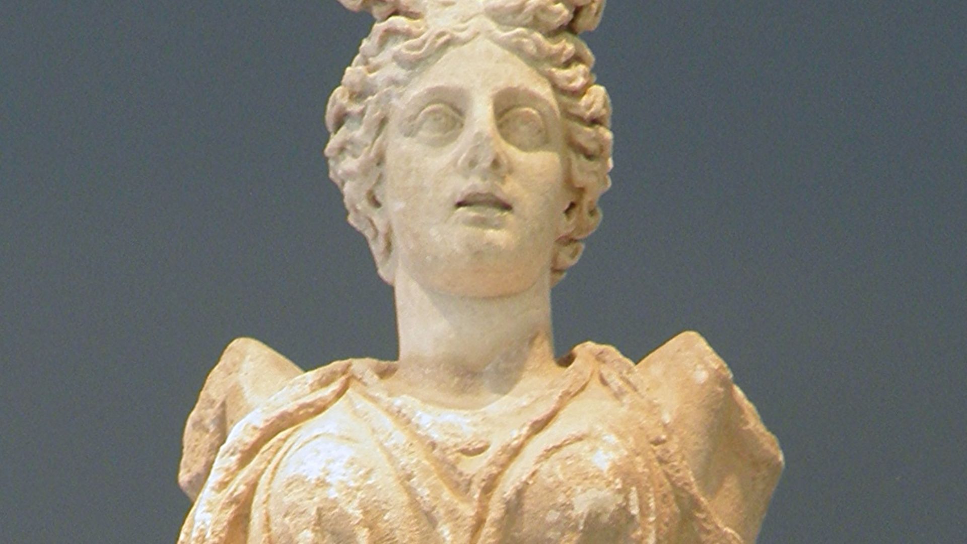File:Pediment of the Roman Curia in Philippi statue of goddess Nike cropped.jpg