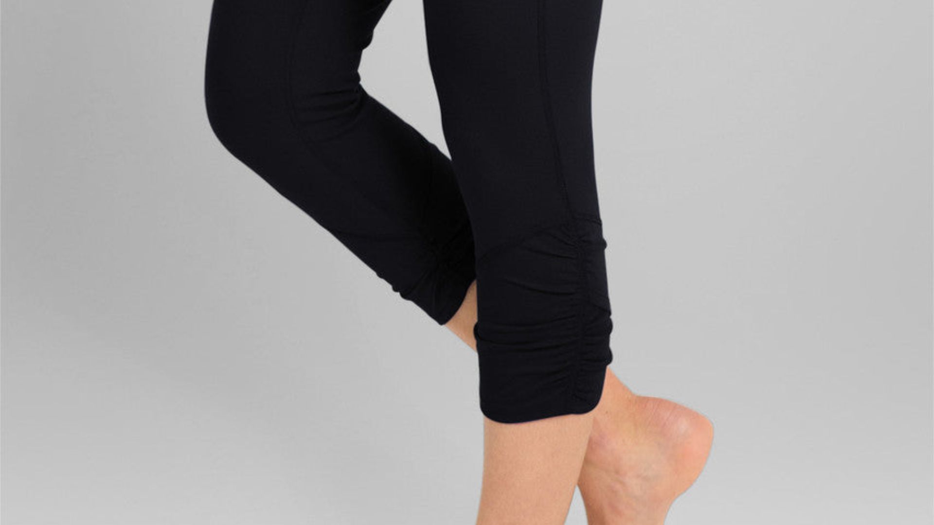 Goddess Capri Yoga Legging in black