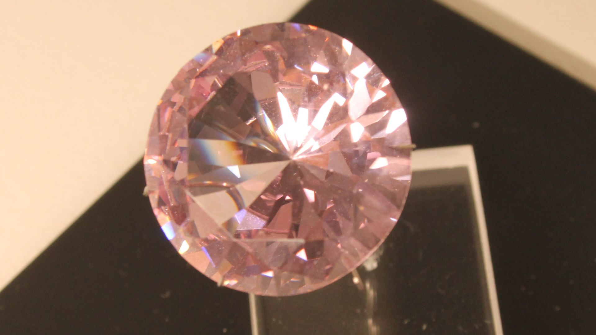 File:Muséum de Nantes - 092 - Spinelle taillé.jpg