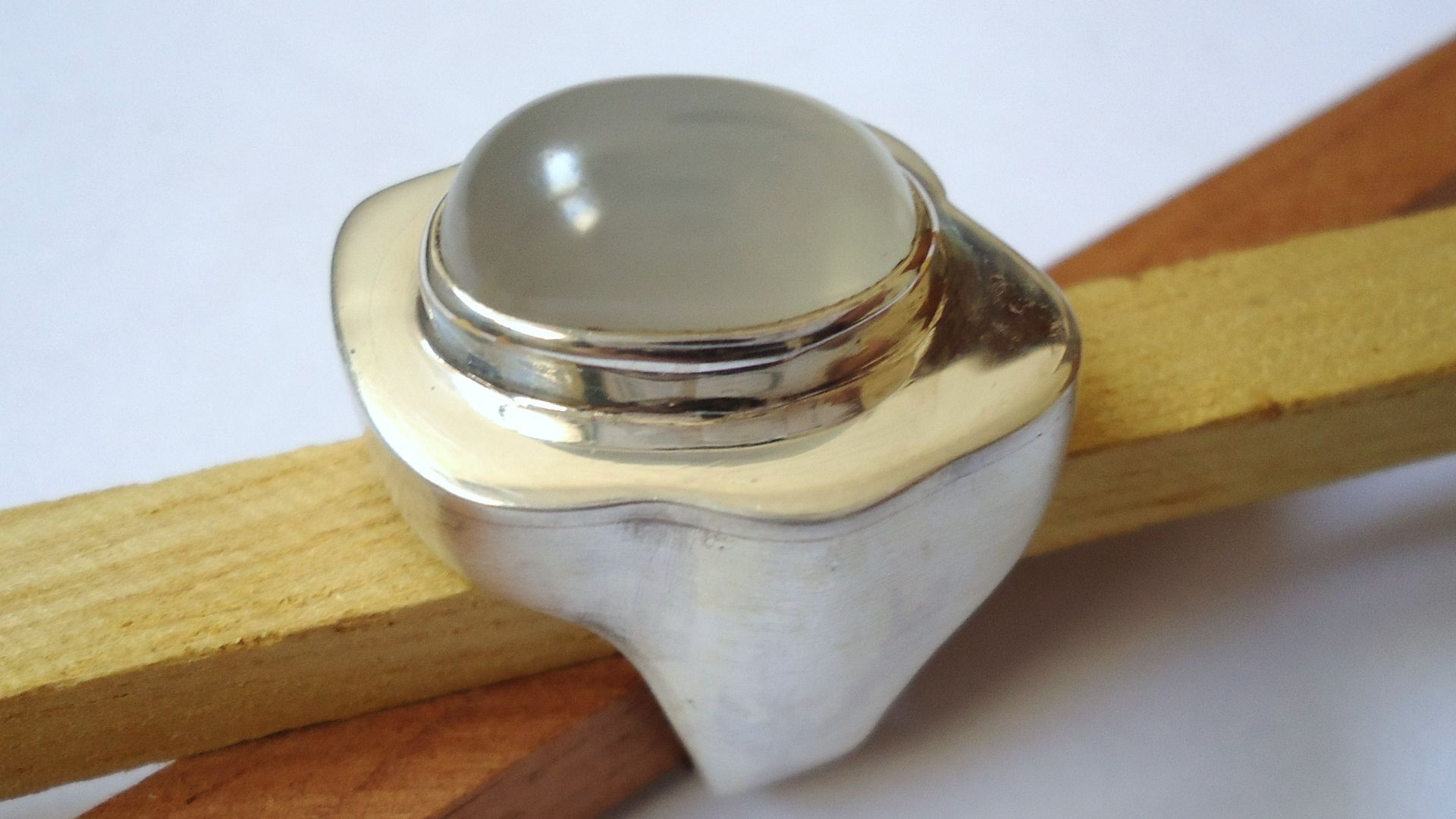 File:Silver and moonstone ring.jpg