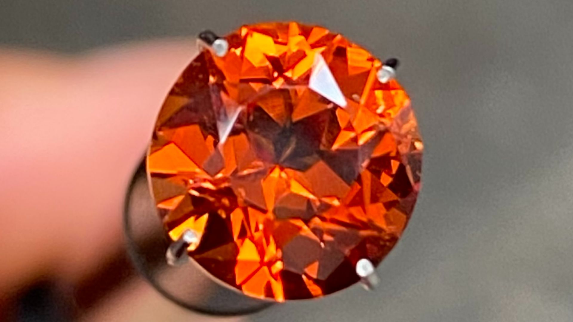 File:Spessartite-garnet-Lizunova-Fine-Jewels-Sydney-jeweller-Chifley-Square.jpg