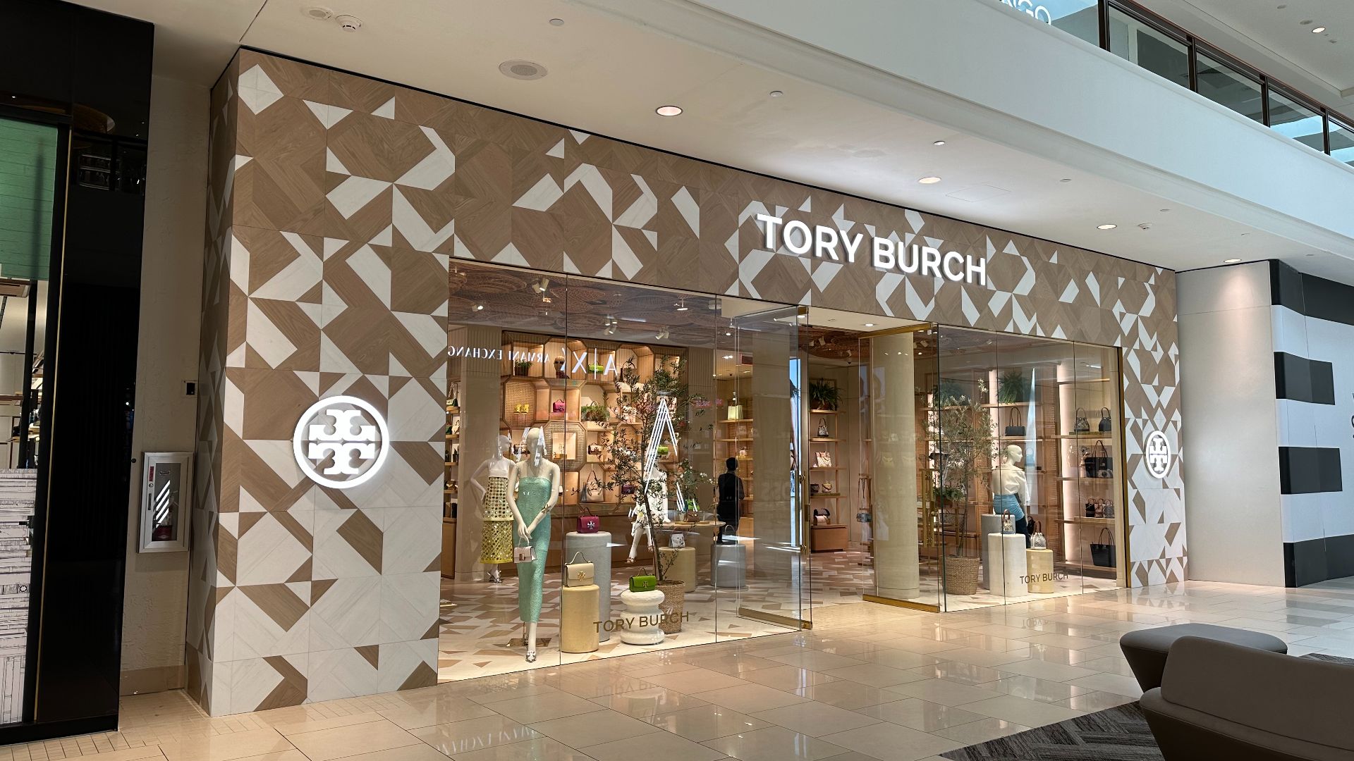 File:Tory Burch, Aventura Mall, Florida, August 2023 - 1.jpg