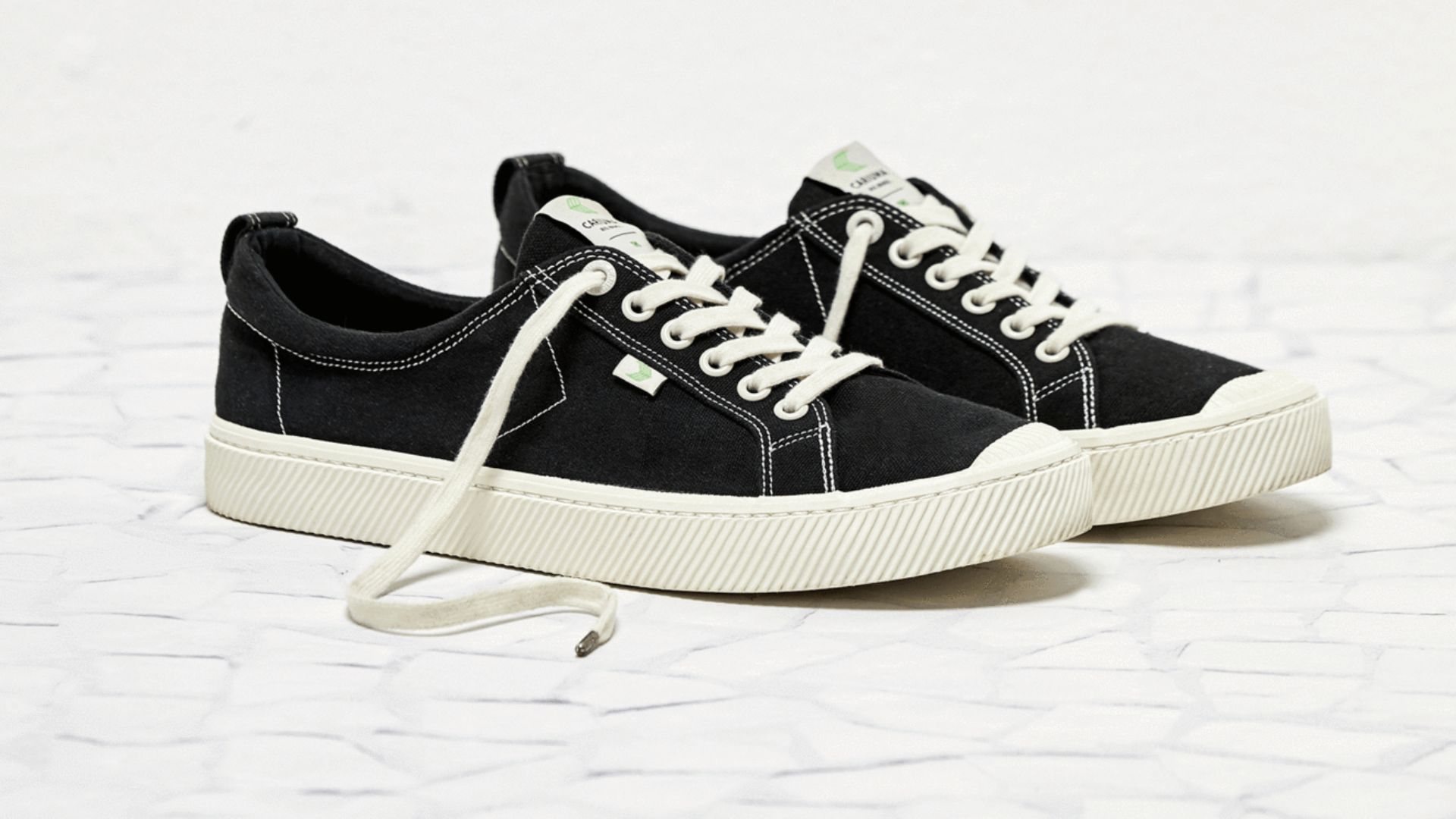 File:Oca-low-washed-black-contrast-thread-canvas-sneaker.png