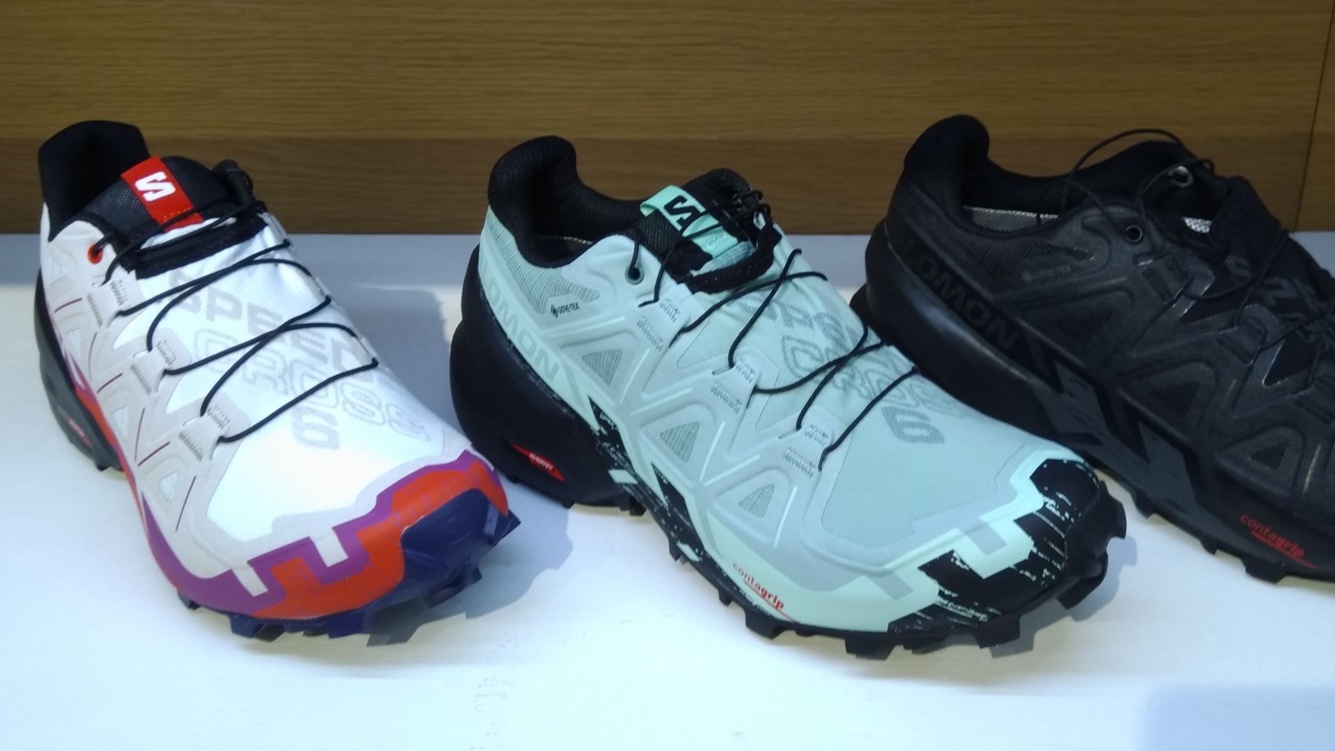 File:Salomon trail running shoes women Speedcross.jpg