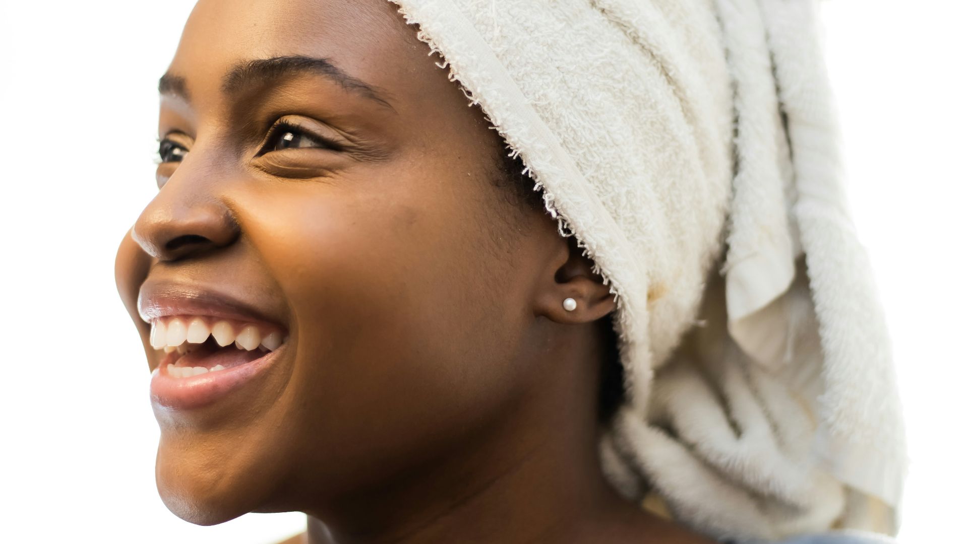 a person wearing a white hat