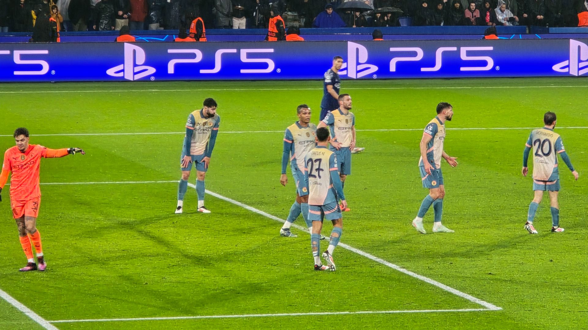 File:Paris Saint-Germain - Manchester City FC, 22 January 2025 (616).jpg