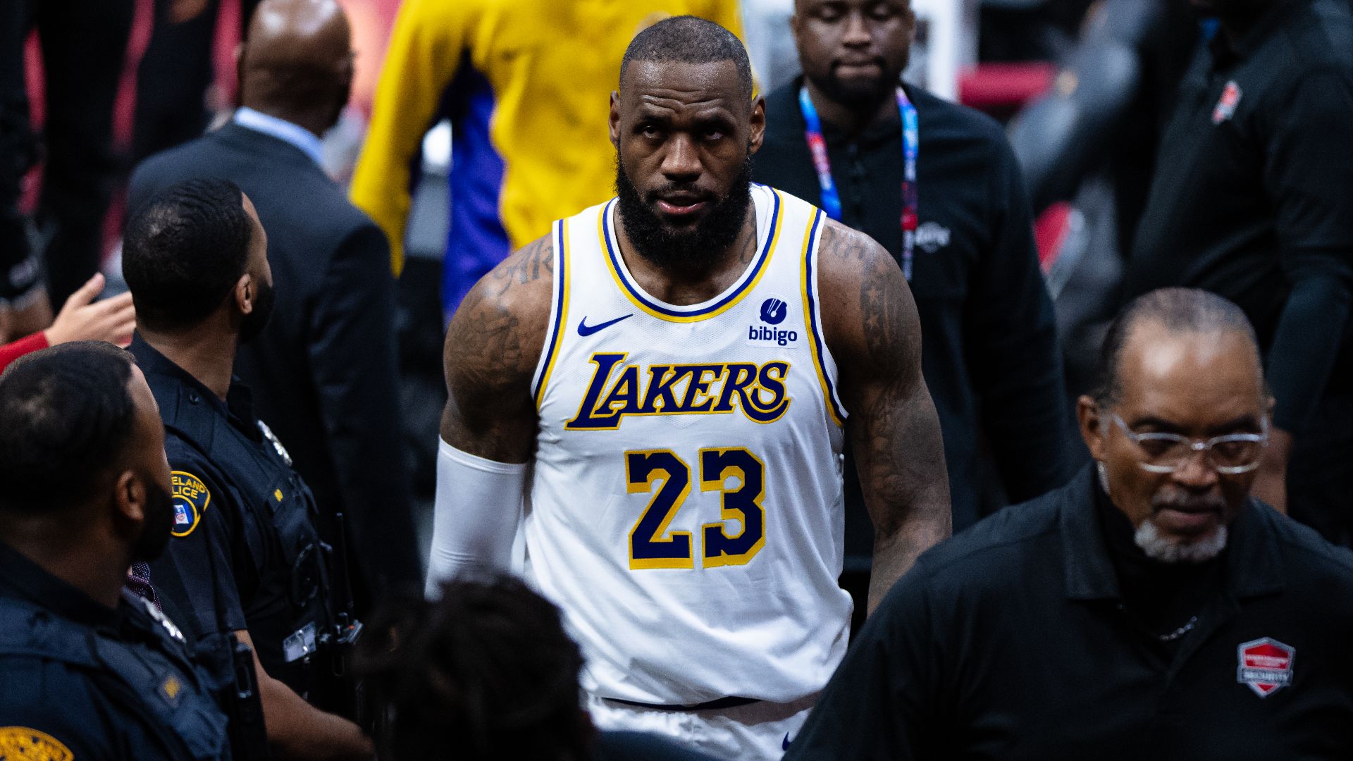 File:LeBron James, 25 November 2023 01.jpg