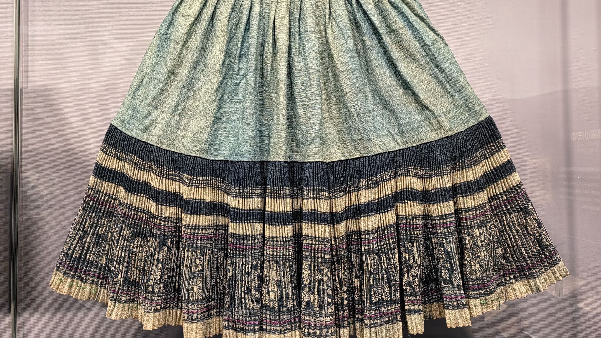File:20250509 Batik pleated skirt in the Sichuan University Museum.jpg