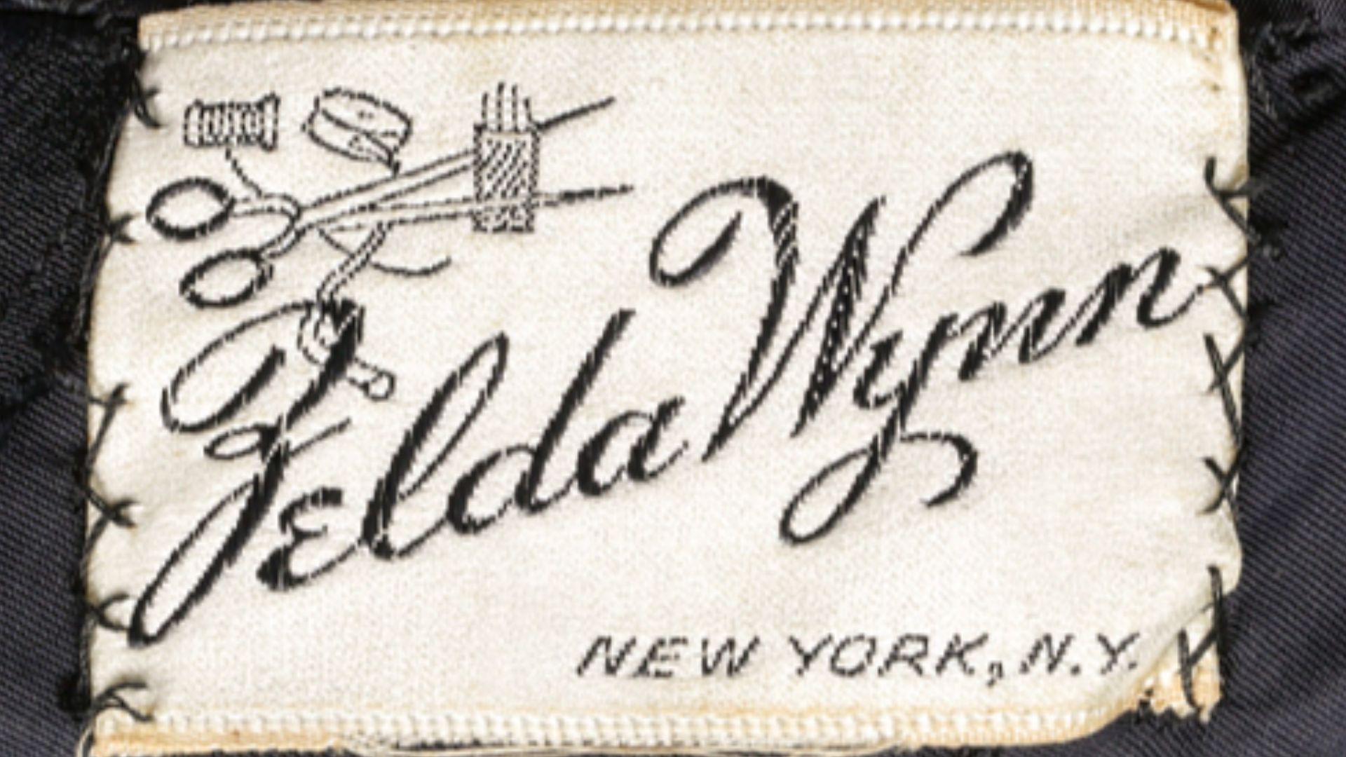 File:Etikett Kleid Ella Fitzgerald.jpg