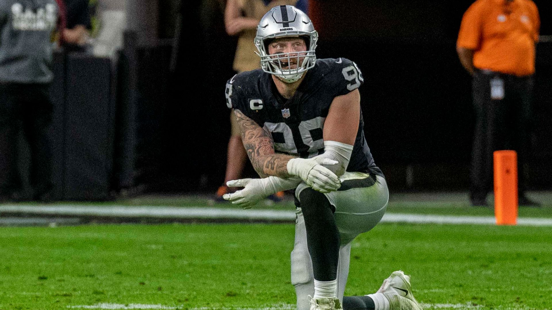 File:Maxx Crosby WFT-Raiders DEC2021.jpg