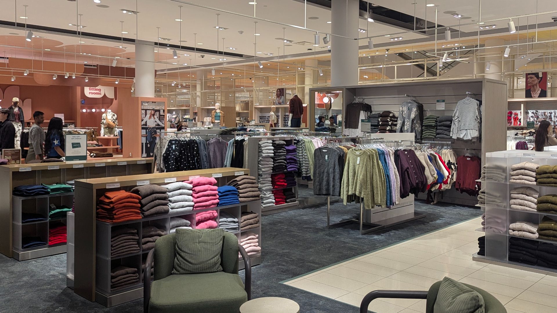 File:Simons at Yorkdale - 20250908 - 03.jpg