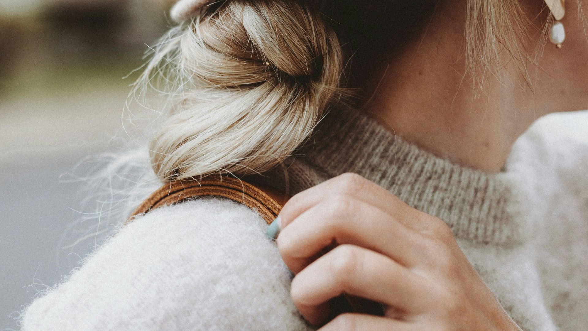 woman wearing hat and carrying bag