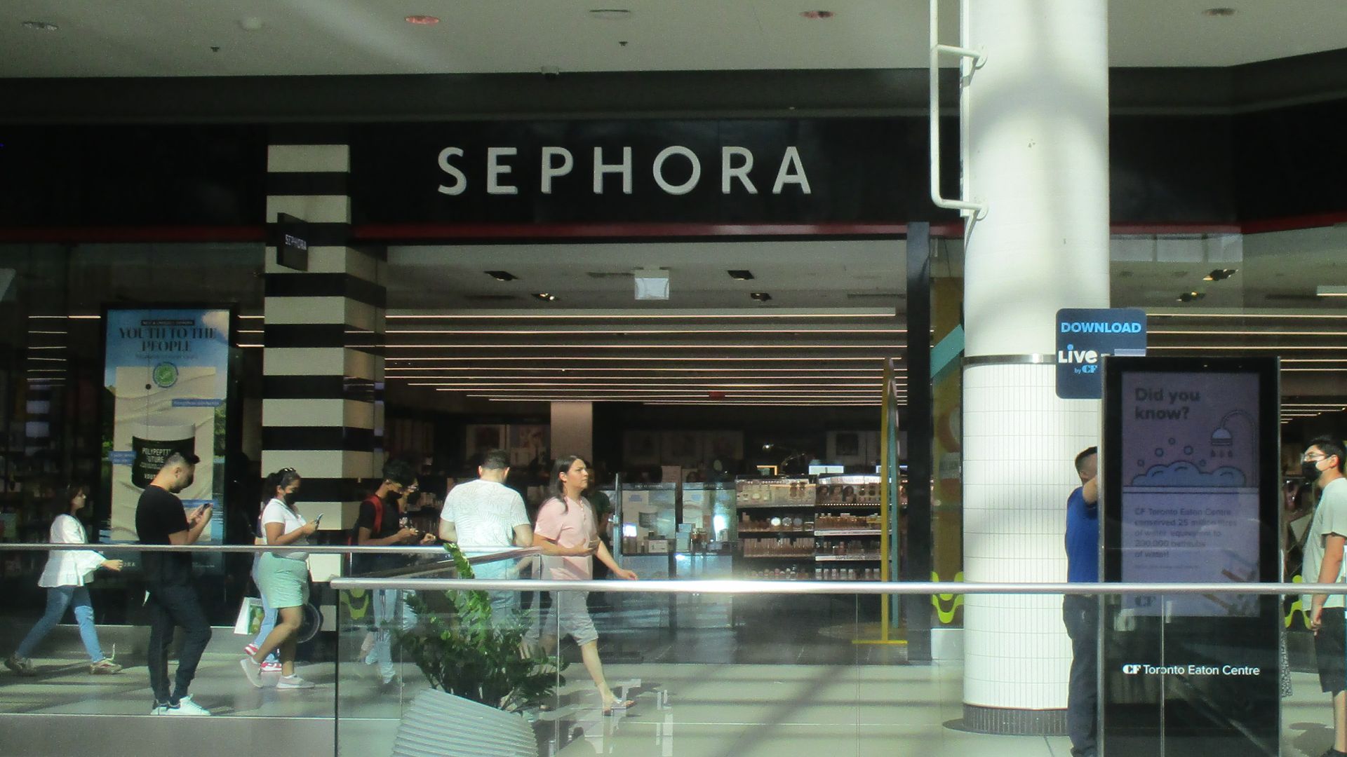 File:Sephora Toronto Eaton Centre.jpg