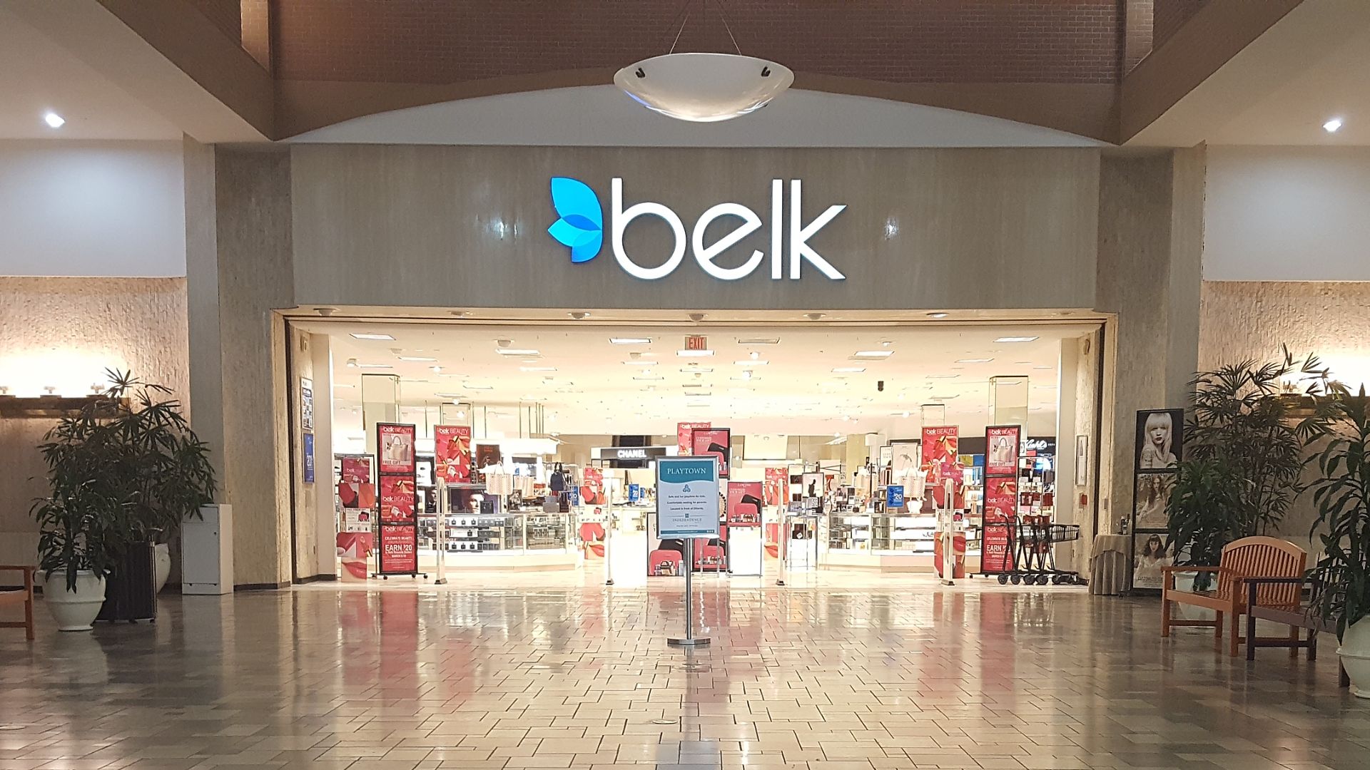 File:Belk - Independence Mall Wilmington, NC March 2017 (33102176070).jpg