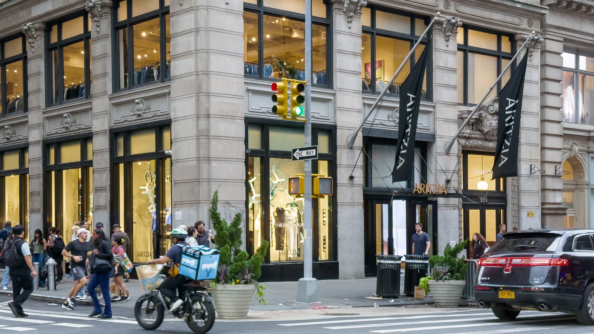 File:Aritzia (54024638434).jpg