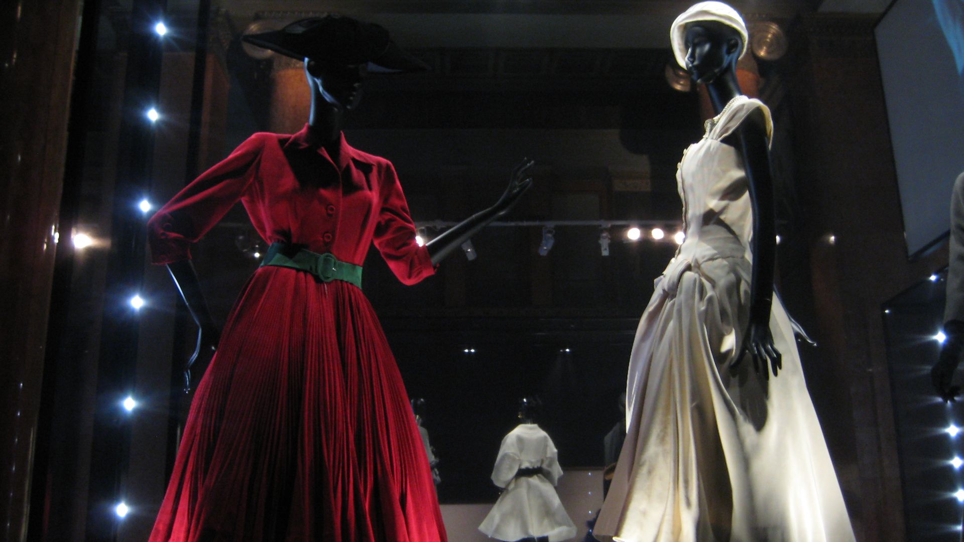 File:Christian Dior (Moscow exhibition, 2011) 3.jpg