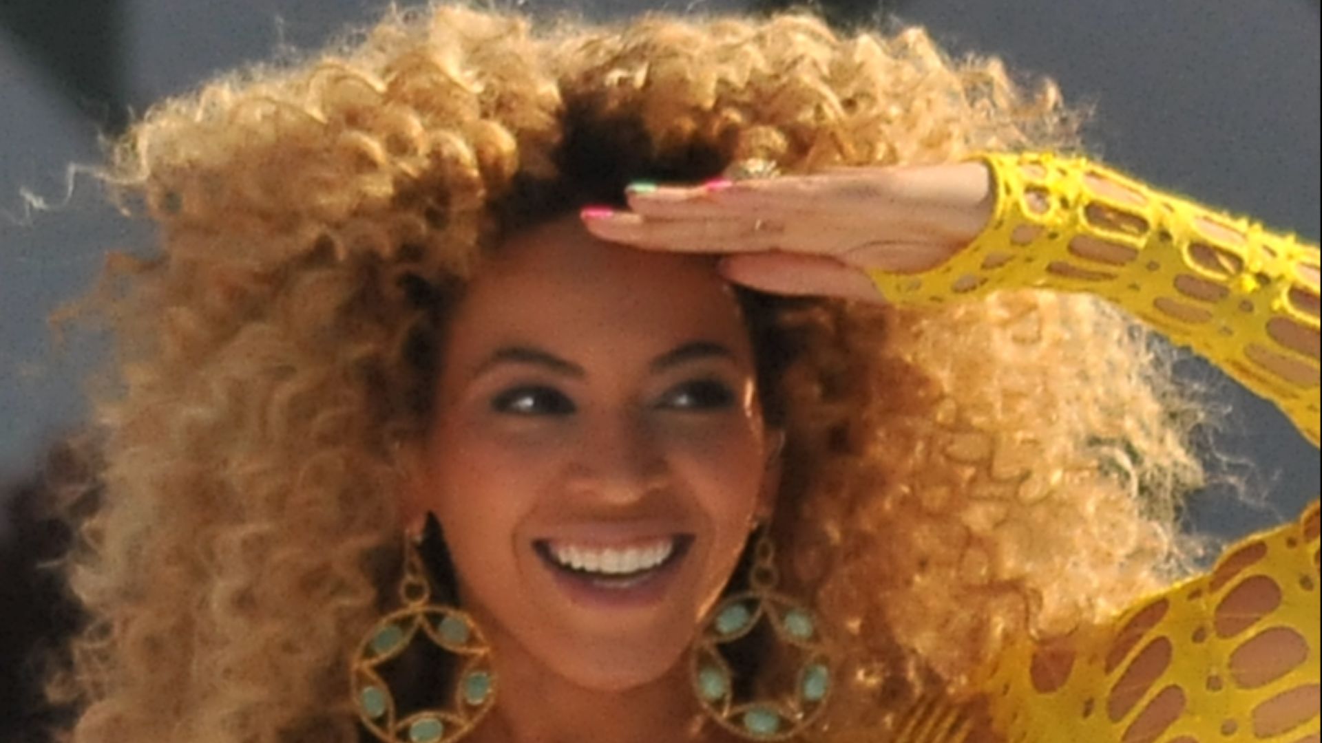 File:Beyoncé Knowles GMA Run the World cropped.jpg