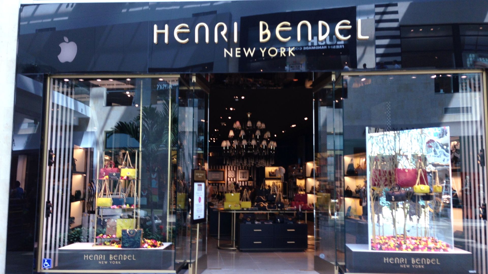 File:Henri Bendel of New York - panoramio.jpg