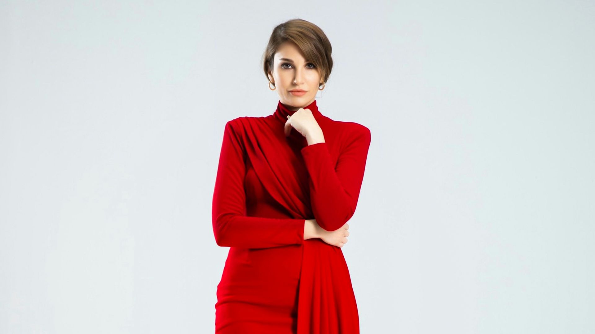 woman in red long sleeve dress