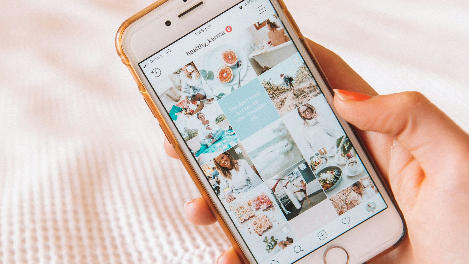 iPhone 7 and brown case