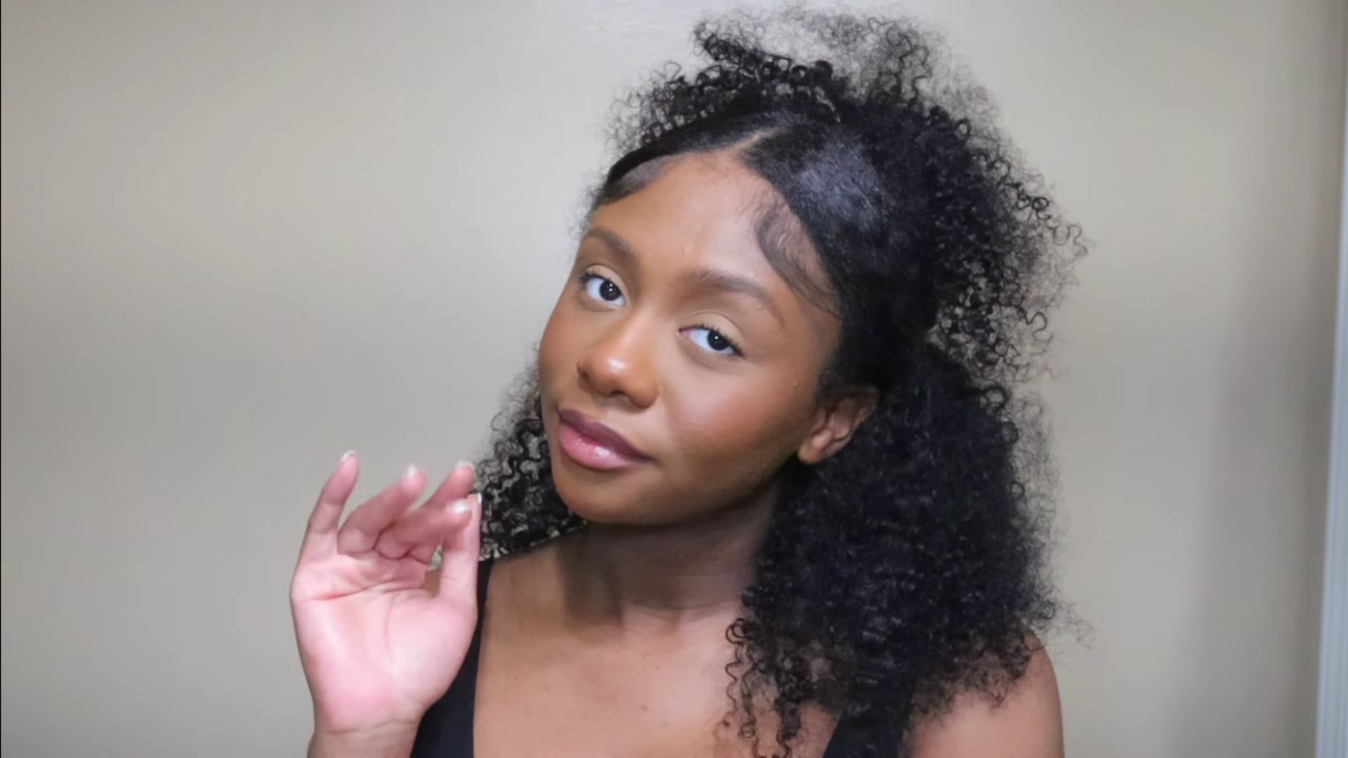 File:Half-up half-down hairdo.png