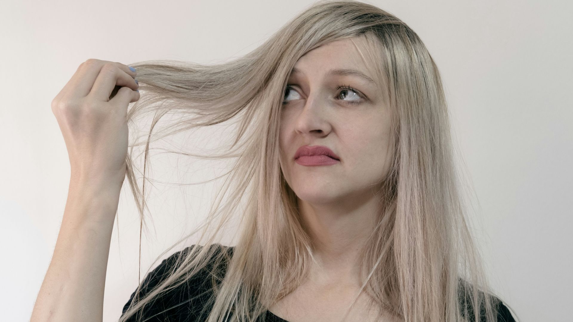 woman in black scoop neck shirt