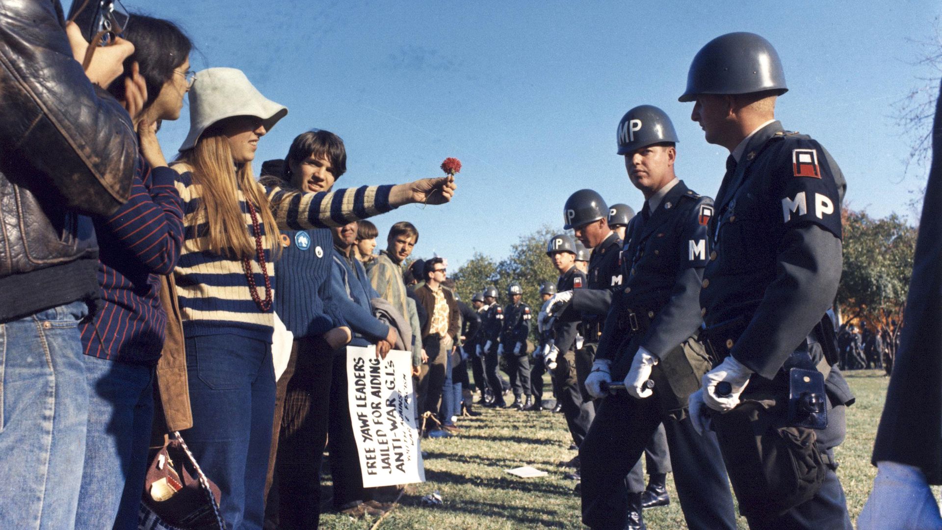 File:A female demonstrator offers a flower to military police on guard at the Pentagon during an anti-Vietnam demonstration. Arlington, Virginia, USA.jpg