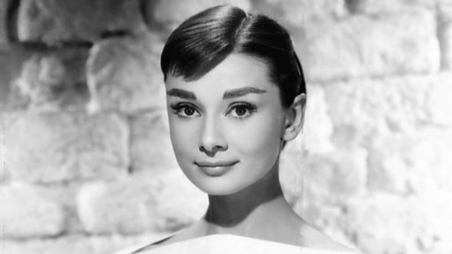 File:Audrey Hepburn 1956 (2).jpg
