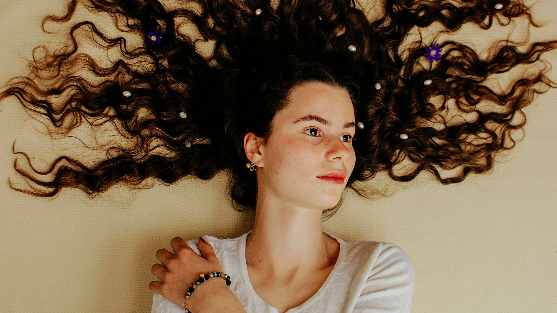 woman in white scoop neck shirt