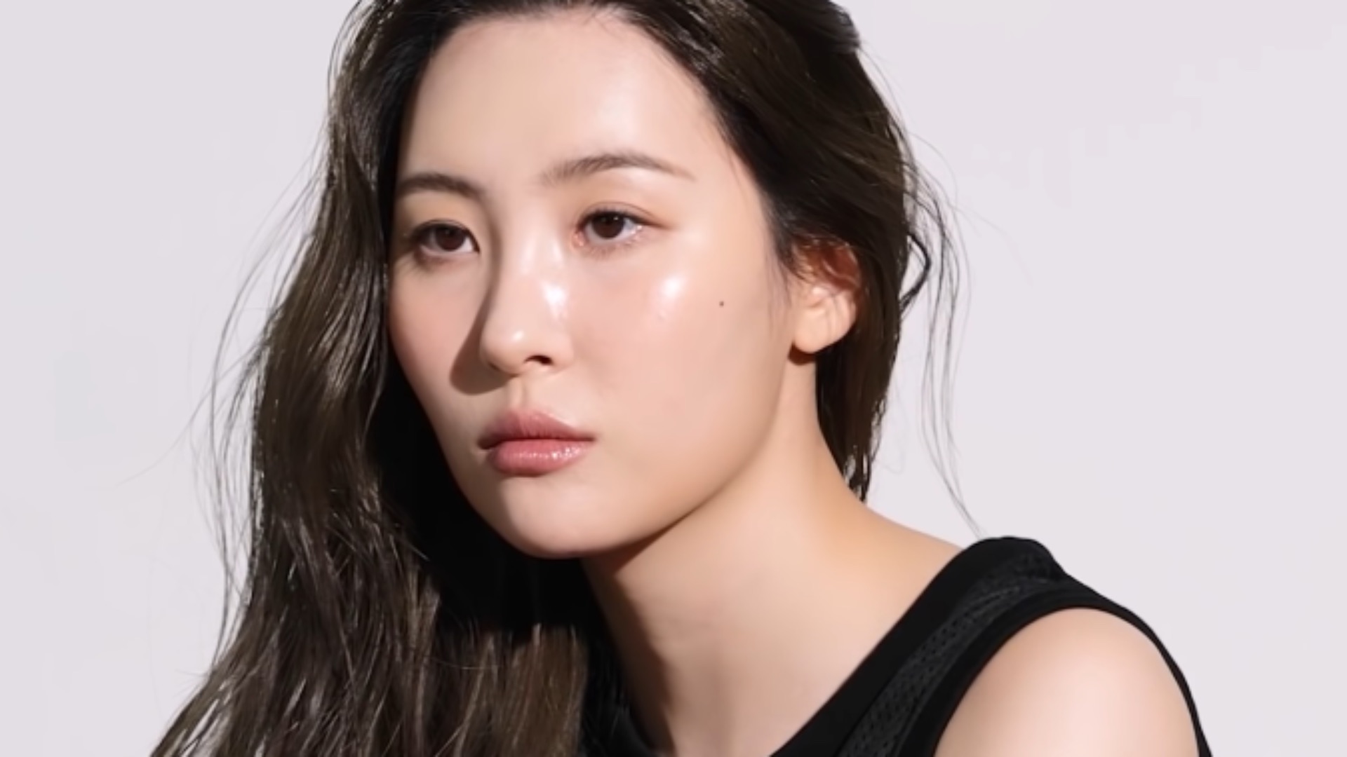 File:Sunmi for Marie Claire Korea in 2022 portrait black.png