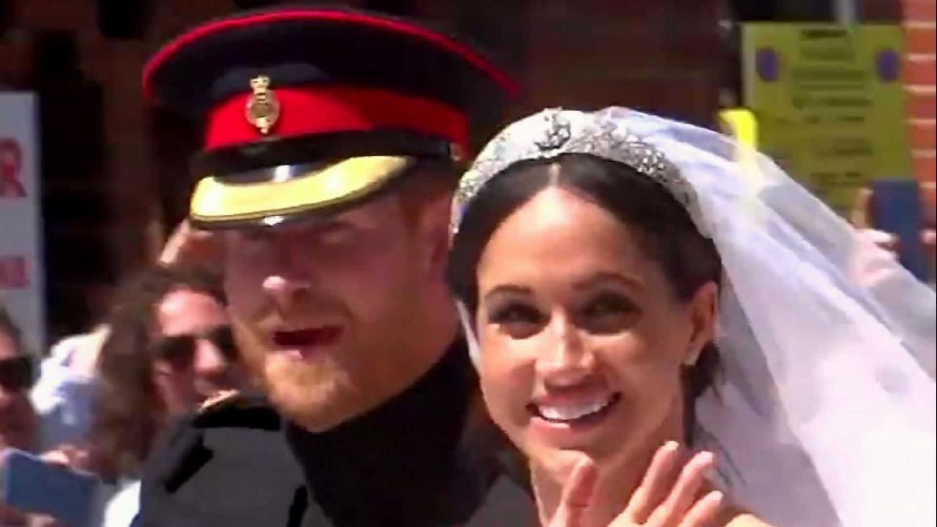 File:Prince Harry and Meghan’s carriage procession through streets of Windsor 04.jpg