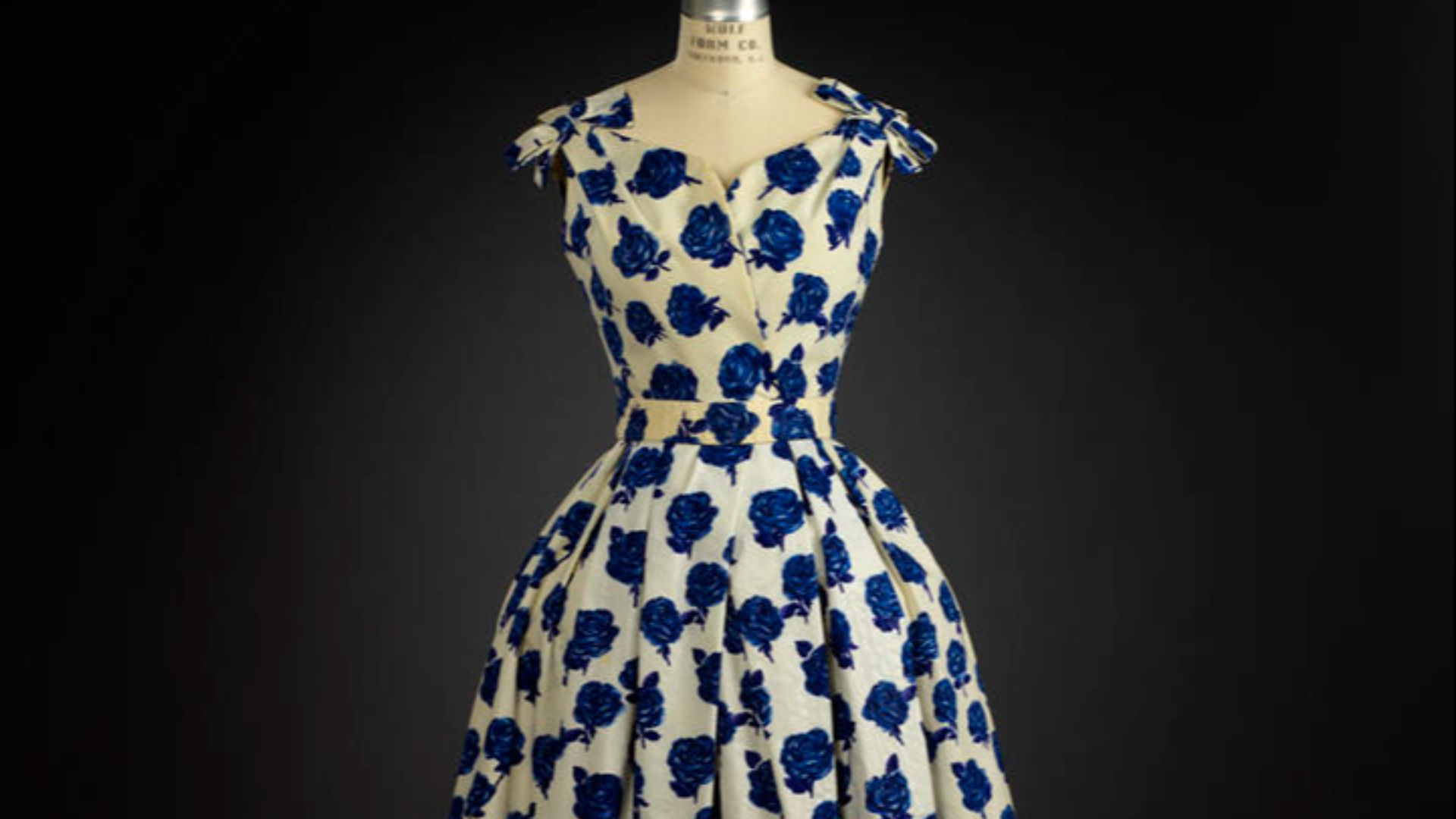 File:1960 cocktail dress, printed cotton, by Yves Saint Laurent for Dior.jpg