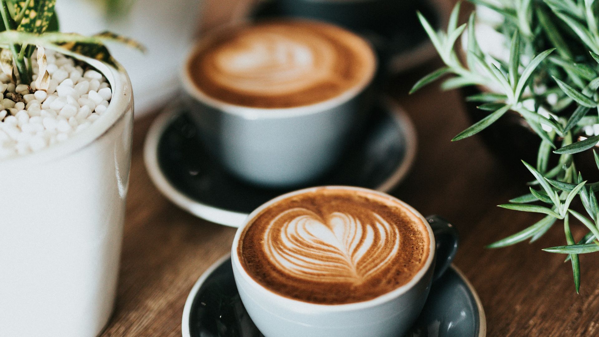 shallow focus photography of coffee late in mug on table