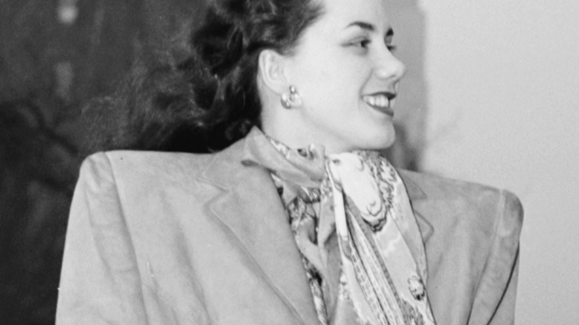File:Close up of Portrait of Ann Hathaway, Washington Square, New York, N.Y., ca. May 1947) (LOC) (5306387953) (cropped) (cropped).jpg